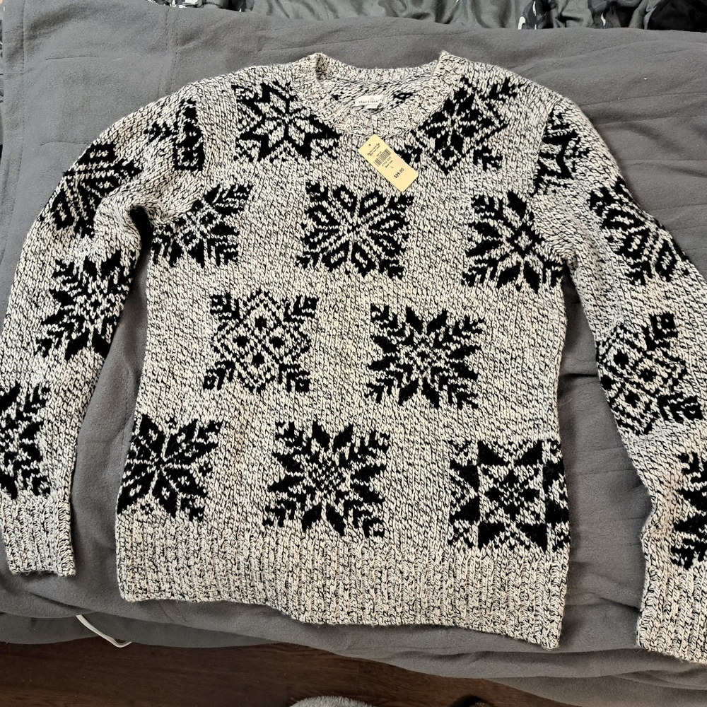 LL BEAN cozy wool bind rag gray & black snowflake sweater